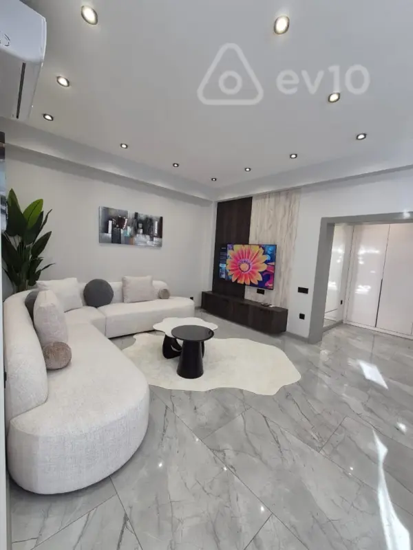 Kirayə verilir 3 otaqlı yeni tikili 100 m²