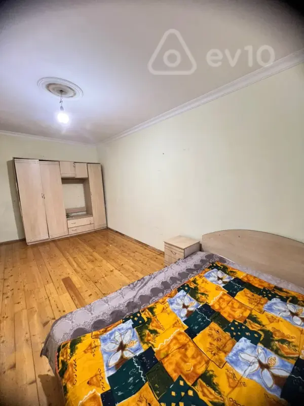 Kirayə verilir 2 otaqlı köhnə tikili 64 m²