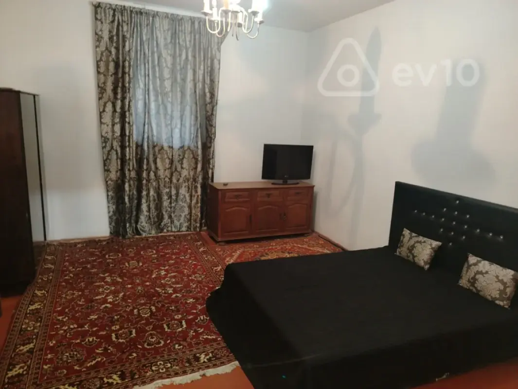 Kirayə verilir 2 otaqlı köhnə tikili 60 m²