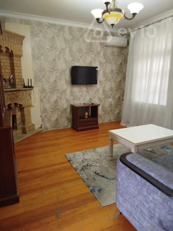 Kirayə verilir 2 otaqlı köhnə tikili 60 m²