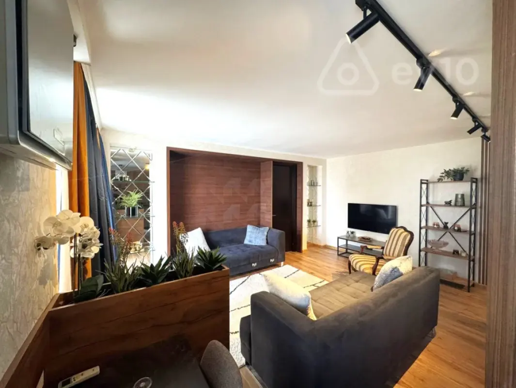 Kirayə verilir 2 otaqlı köhnə tikili 50 m²