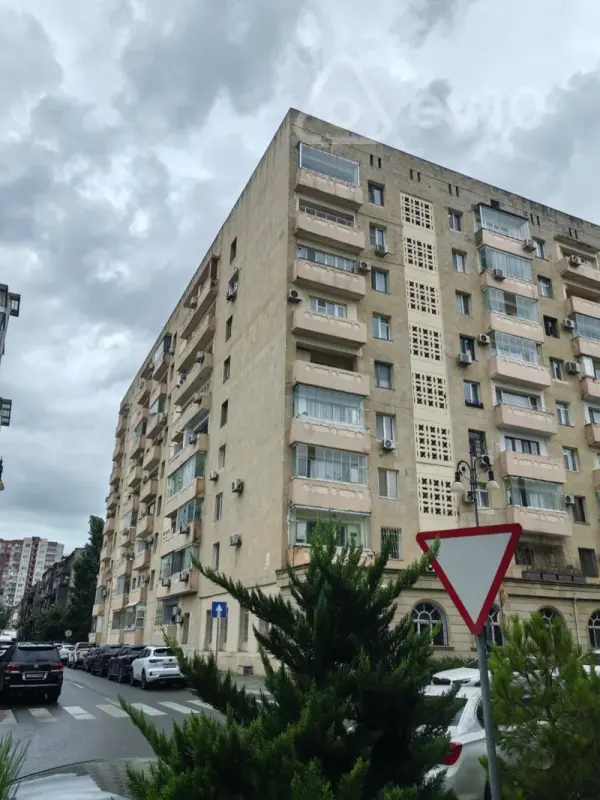 Satılır 3 otaqlı köhnə tikili 90 m²