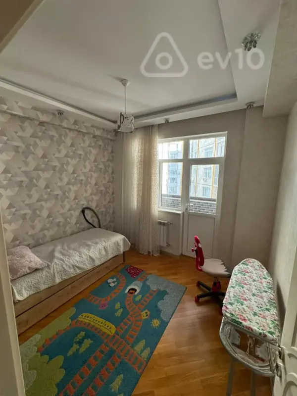 Kirayə verilir 4 otaqlı yeni tikili 100 m²
