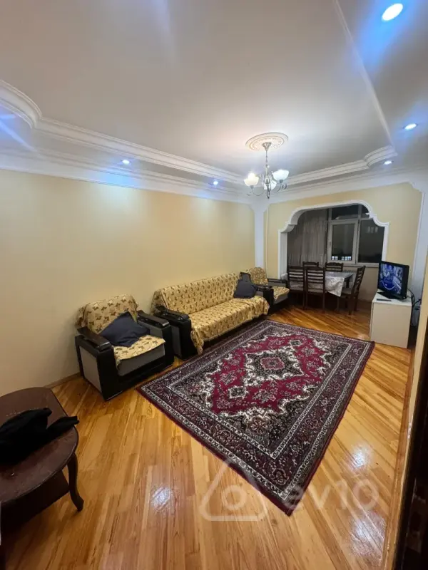 Kirayə verilir 2 otaqlı köhnə tikili 60 m²