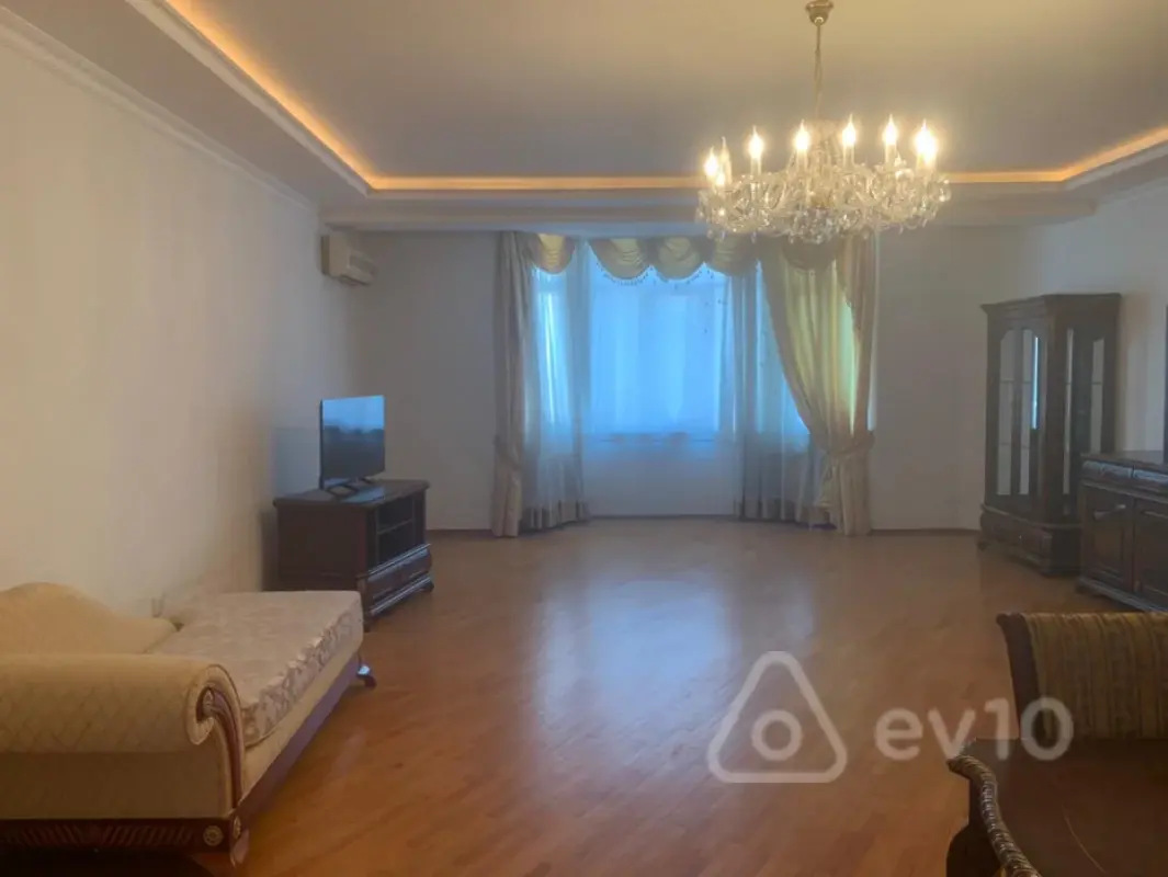 Kirayə verilir 3 otaqlı yeni tikili 140 m²