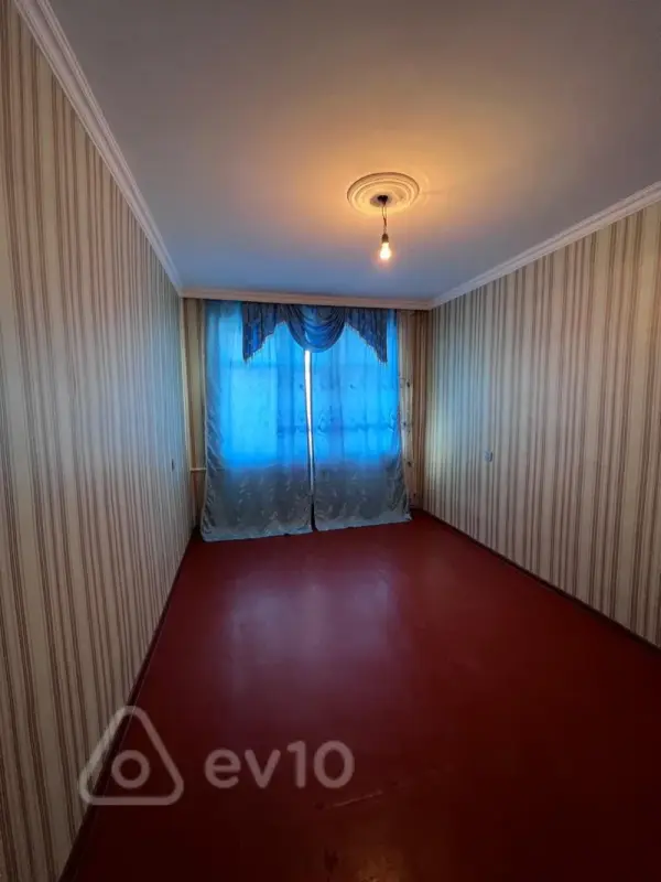 Satılır 1 otaqlı köhnə tikili 18 m²