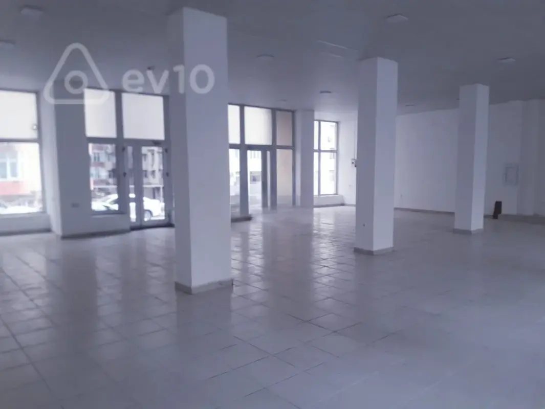 Satılır mənzil 210 m²