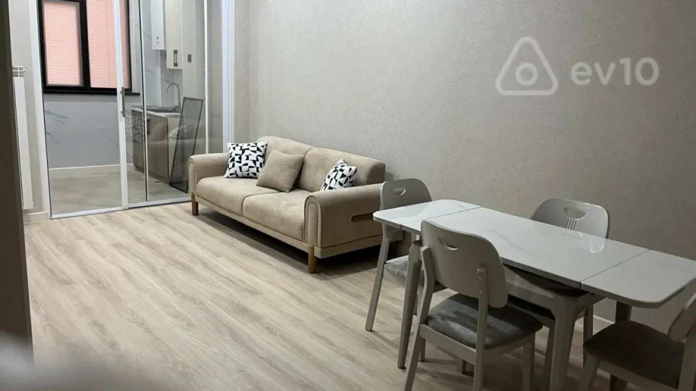 Kirayə verilir 2 otaqlı yeni tikili 70 m²