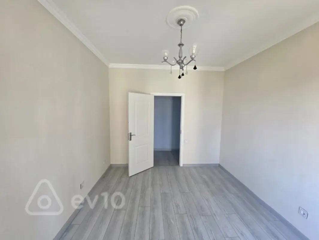 Kirayə verilir 2 otaqlı köhnə tikili 50 m²