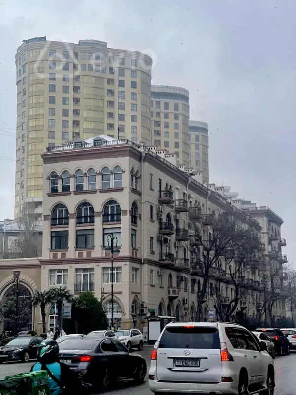 Satılır 6 otaqlı yeni tikili 550 m²