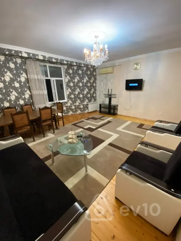 Kirayə verilir 2 otaqlı yeni tikili 70 m²