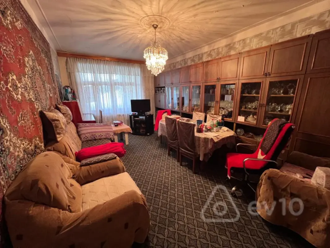 Satılır 4 otaqlı köhnə tikili 95 m²