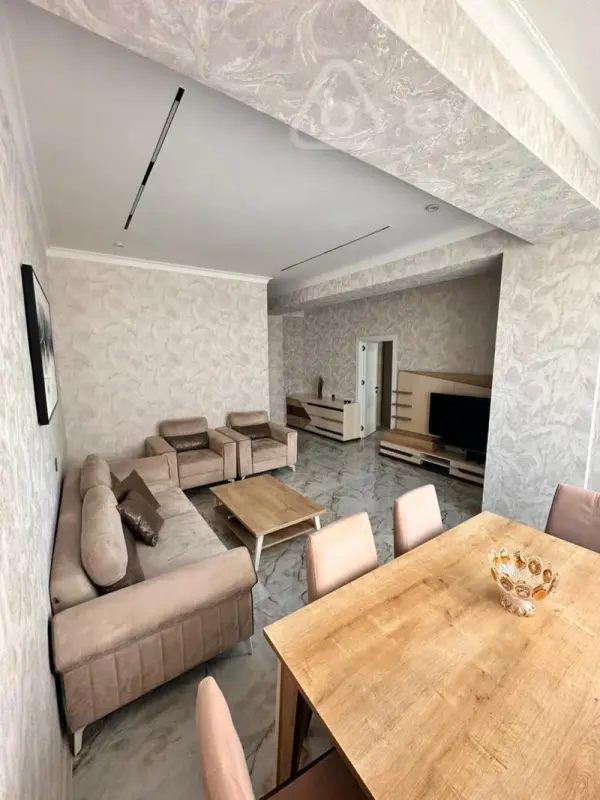 Kirayə verilir 2 otaqlı yeni tikili 70 m²