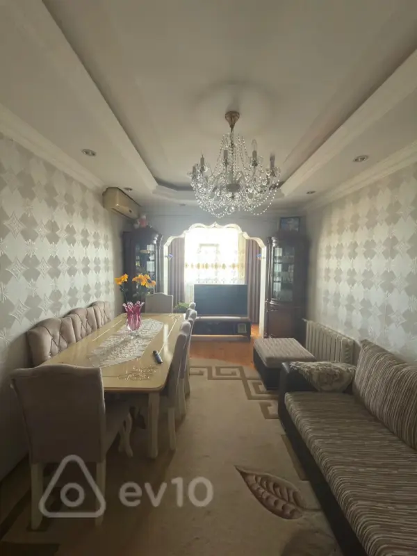 Satılır 3 otaqlı köhnə tikili 90 m²