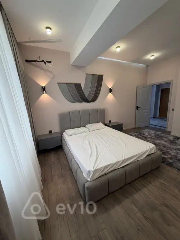 Kirayə verilir 2 otaqlı yeni tikili 80 m²