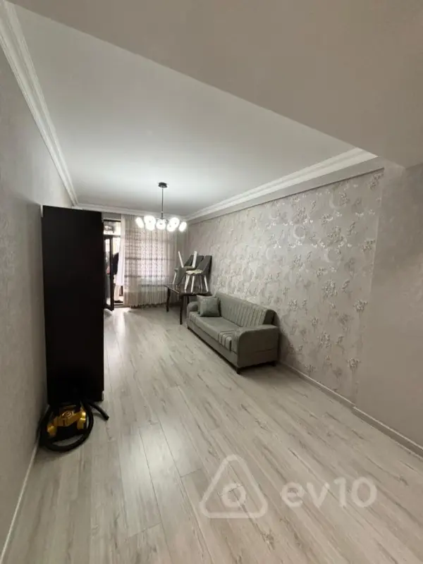 Kirayə verilir 2 otaqlı köhnə tikili 55 m²