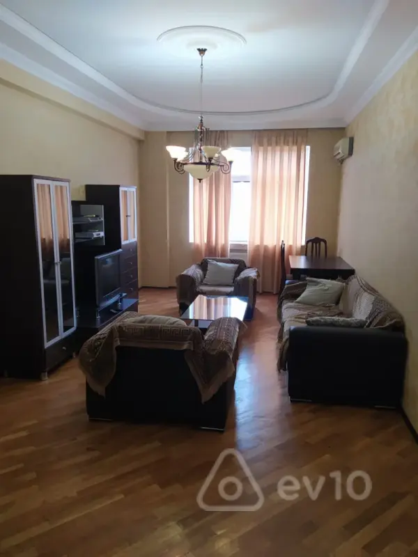 Kirayə verilir 2 otaqlı yeni tikili 110 m²