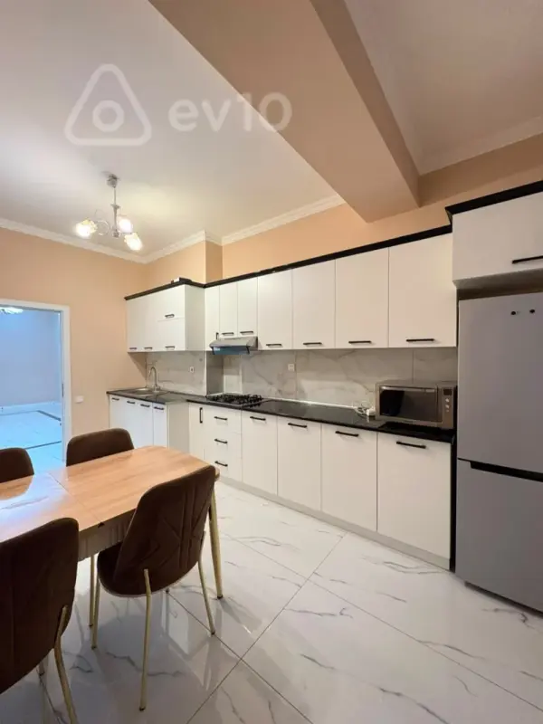 Kirayə verilir 2 otaqlı yeni tikili 104 m²
