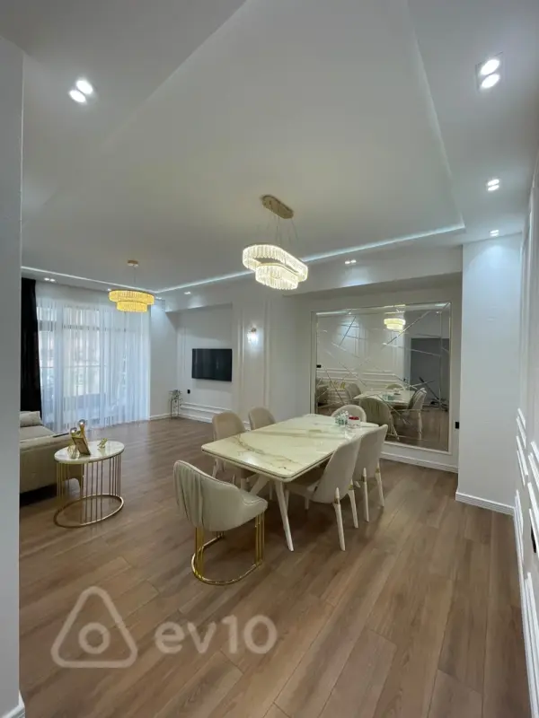 Kirayə verilir 3 otaqlı yeni tikili 149 m²