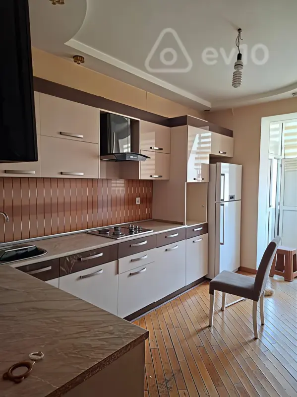 Kirayə verilir 3 otaqlı yeni tikili 180 m²