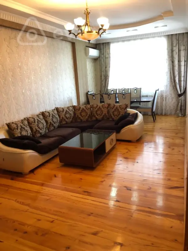 Kirayə verilir 3 otaqlı yeni tikili 122 m²