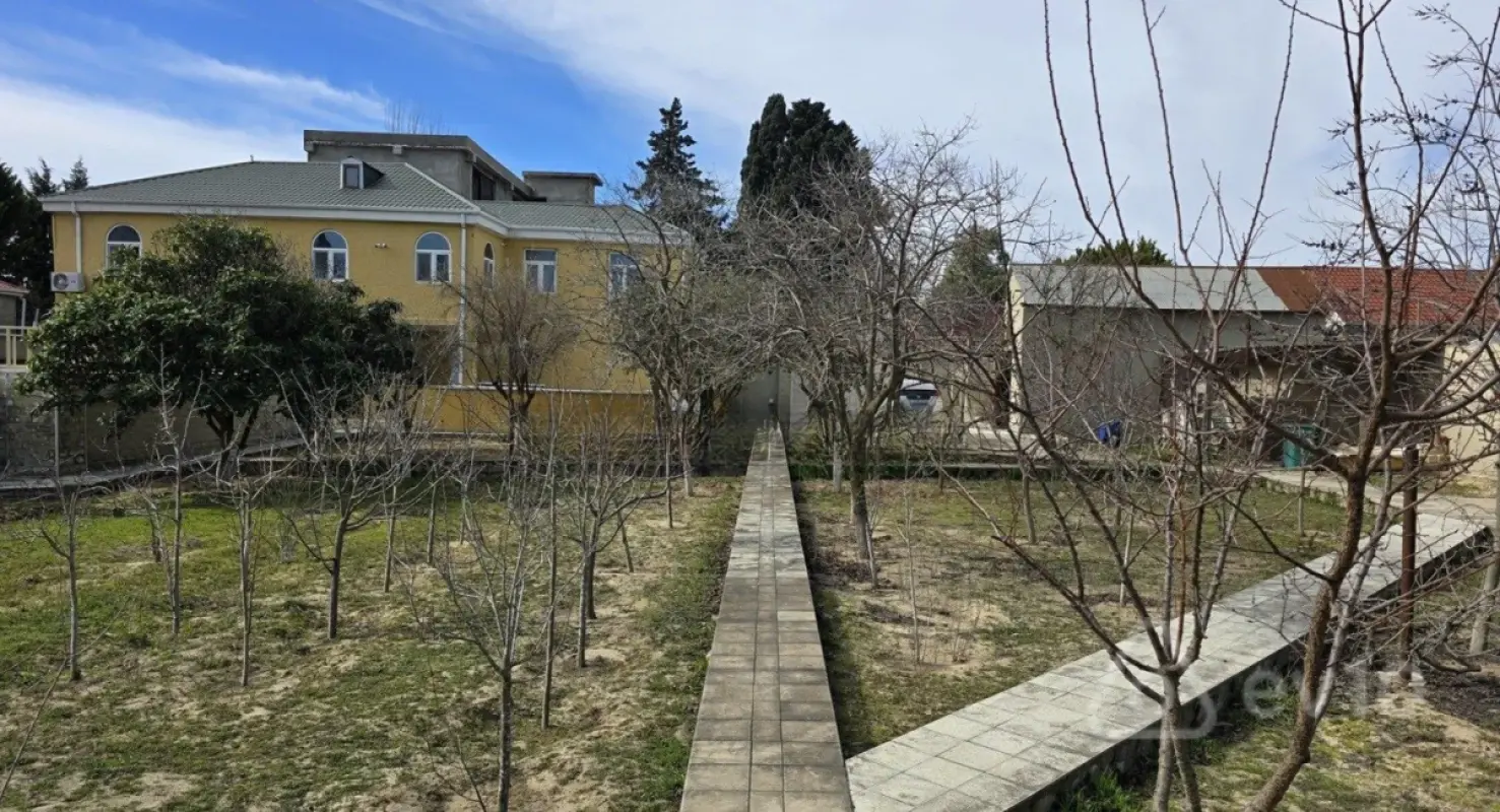 Satılır 5 otaqlı həyət evi 180 m²