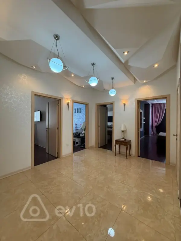 Kirayə verilir 4 otaqlı yeni tikili 140 m²