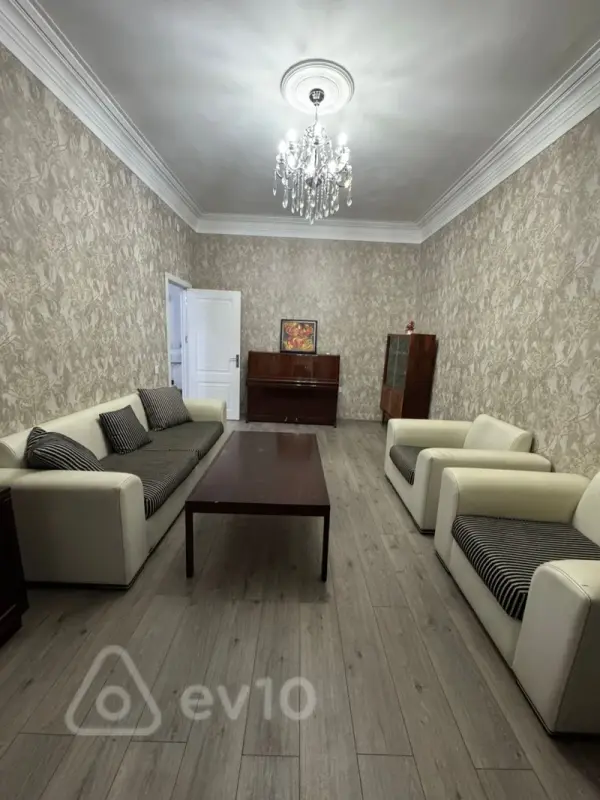 Kirayə verilir 3 otaqlı köhnə tikili 70 m²