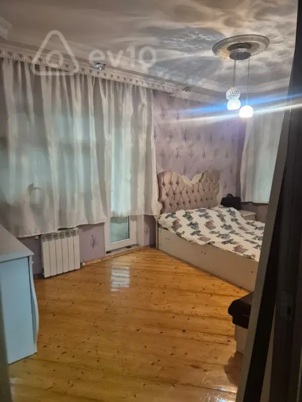Satılır 4 otaqlı köhnə tikili 80 m²