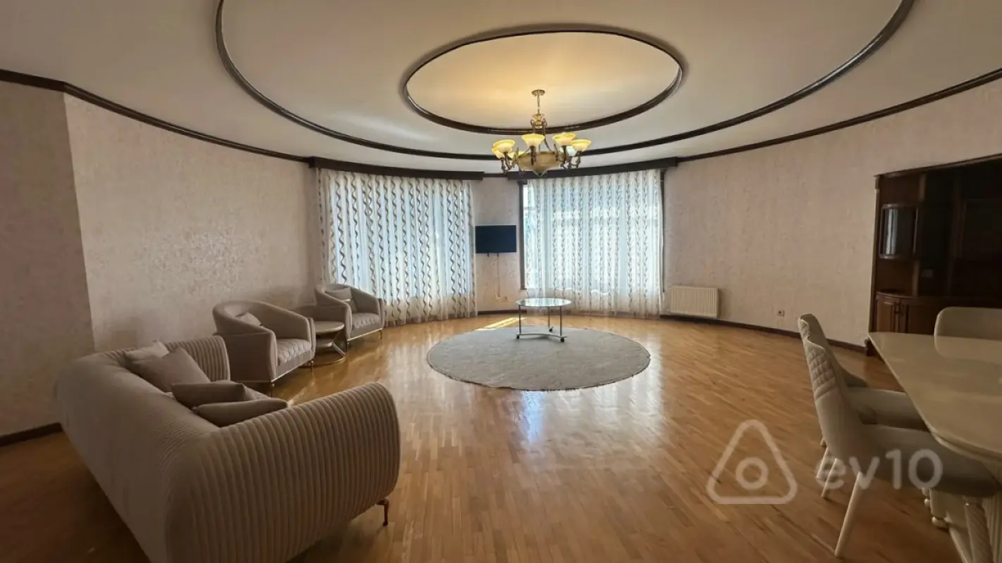 Kirayə verilir 5 otaqlı yeni tikili 240 m²