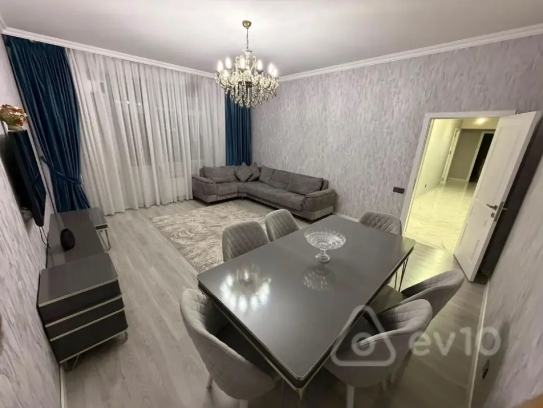 Kirayə verilir 4 otaqlı yeni tikili 154 m²