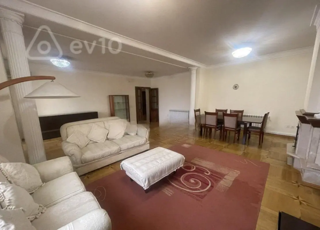 Kirayə verilir 5 otaqlı köhnə tikili 200 m²