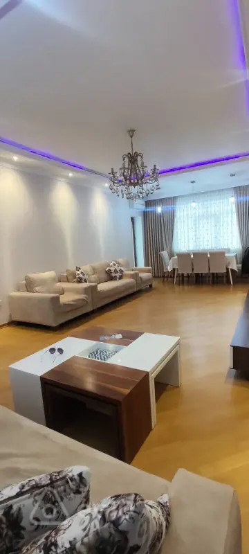 Kirayə verilir 2 otaqlı yeni tikili 105 m²