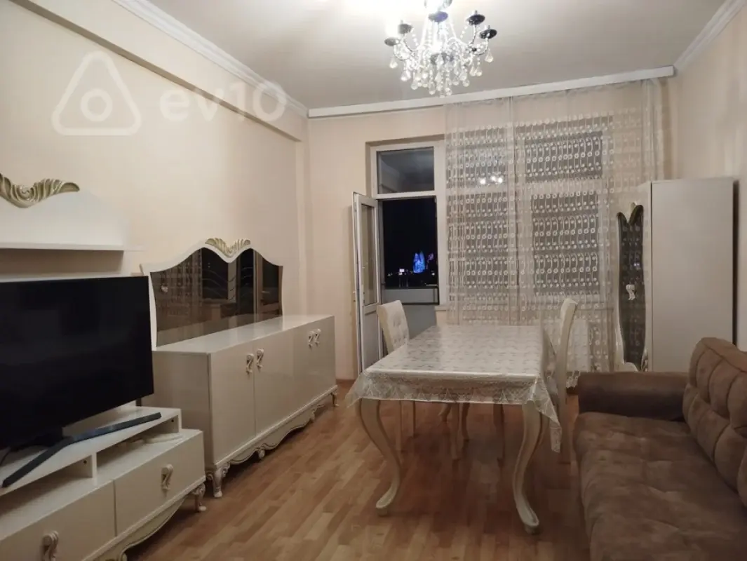 Kirayə verilir 3 otaqlı yeni tikili 130 m²