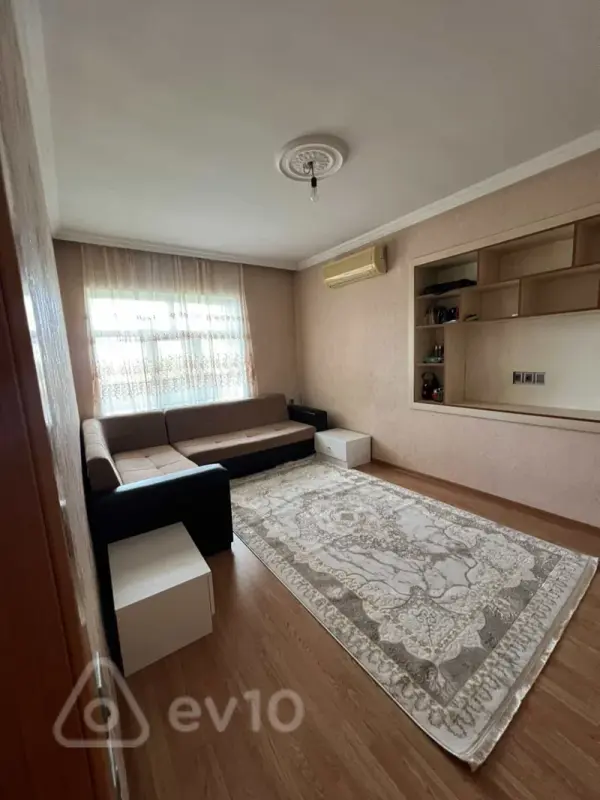 Kirayə verilir 2 otaqlı köhnə tikili 50 m²