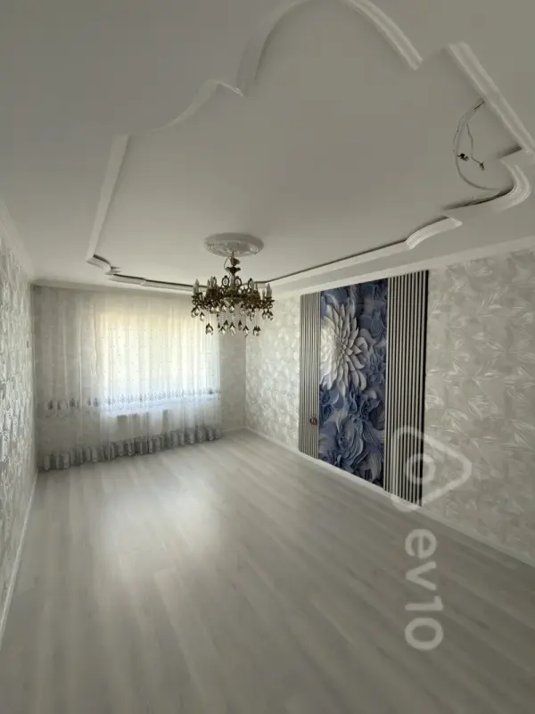 Satılır 2 otaqlı köhnə tikili 75 m²
