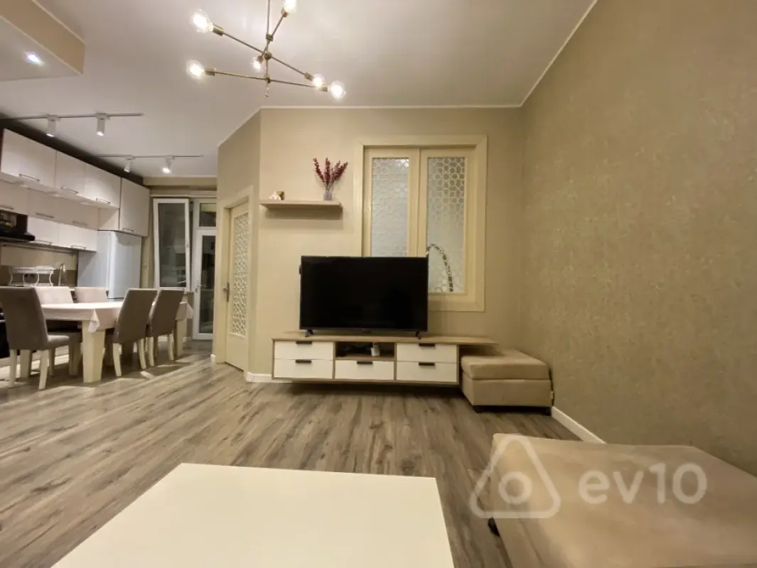 Kirayə verilir 2 otaqlı yeni tikili 50 m²