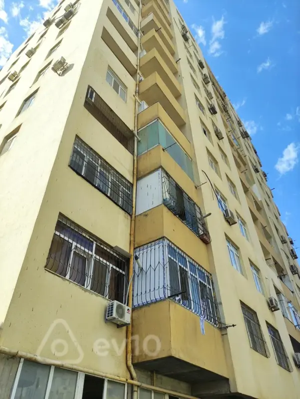 Satılır mənzil 100 m²