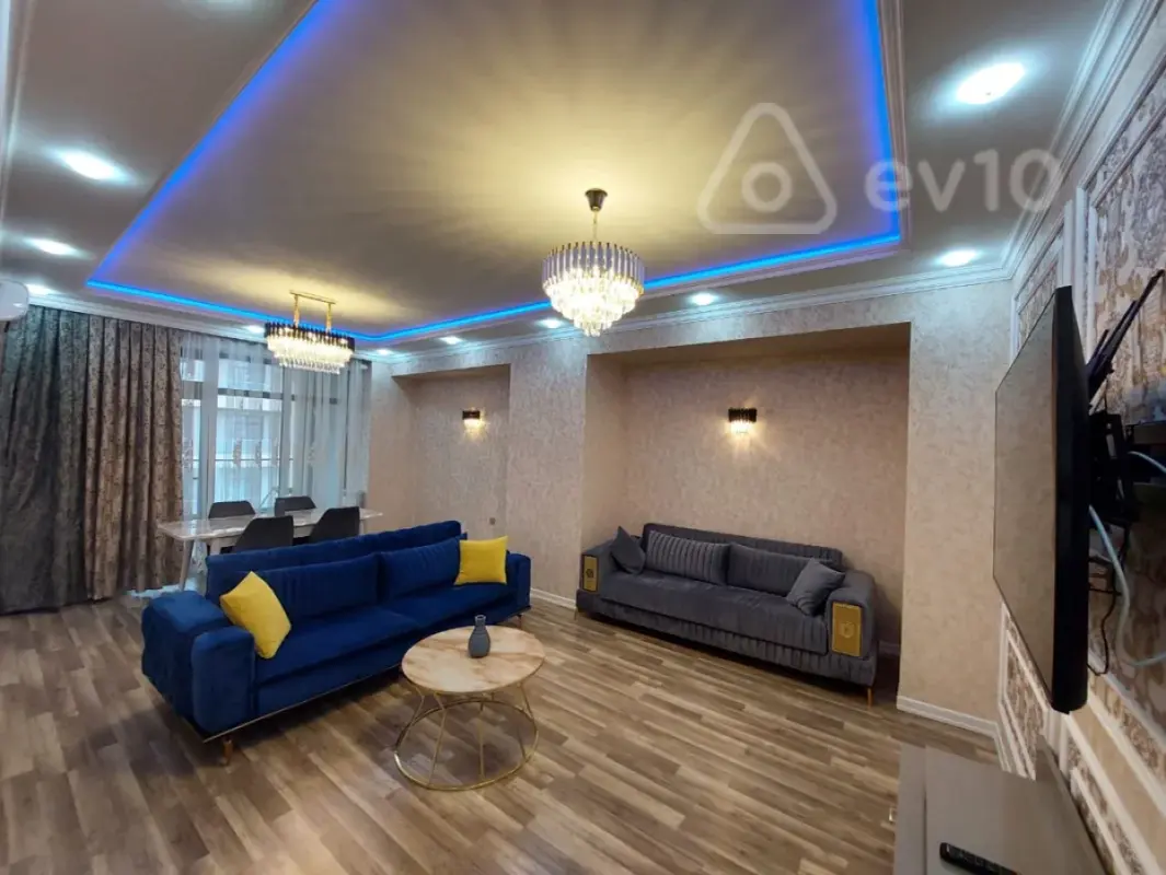 Kirayə verilir 3 otaqlı yeni tikili 148 m²