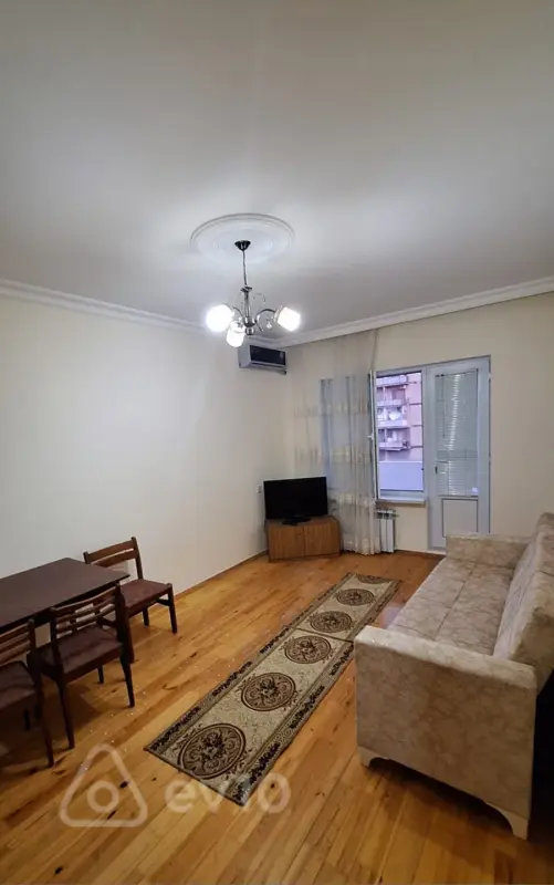 Kirayə verilir 2 otaqlı köhnə tikili 60 m²