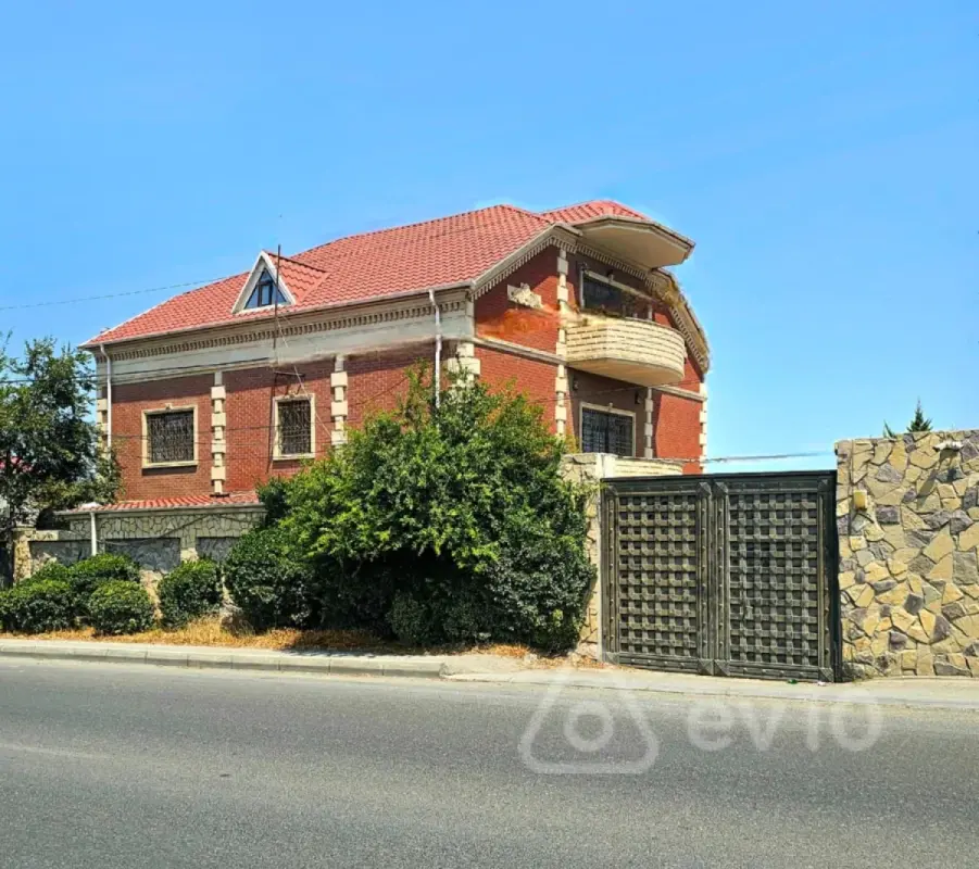 Satılır 9 otaqlı həyət evi 500 m²