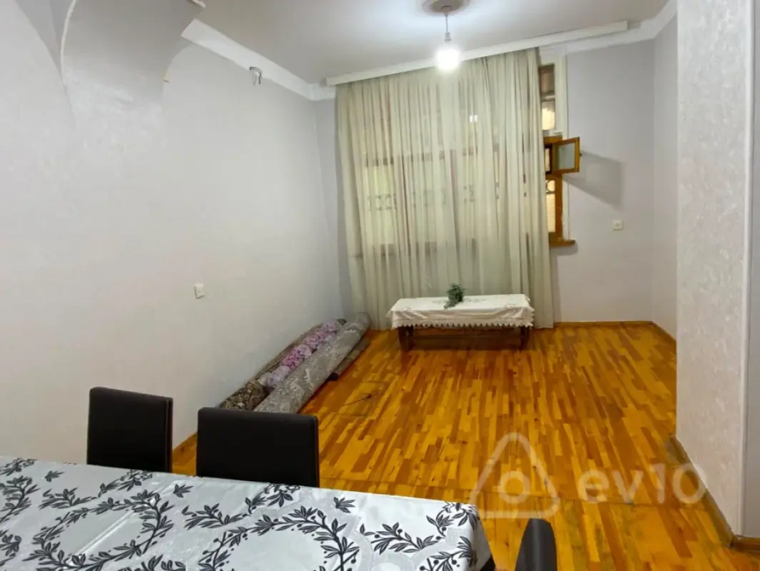 Kirayə verilir 5 otaqlı köhnə tikili 135 m²