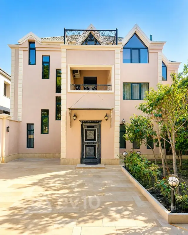 Kirayə verilir 8 otaqlı həyət evi 370 m²
