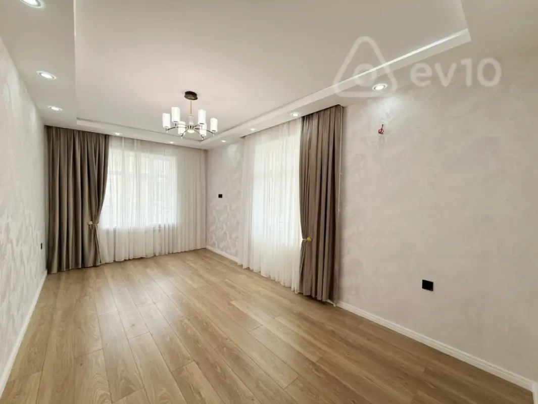 Satılır 2 otaqlı köhnə tikili 60 m²