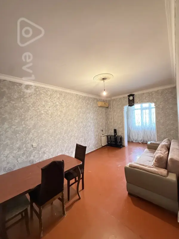 Kirayə verilir 2 otaqlı köhnə tikili 65 m²