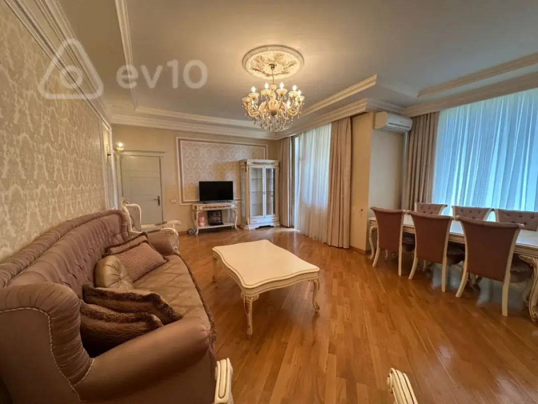 Kirayə verilir 3 otaqlı yeni tikili 130 m²
