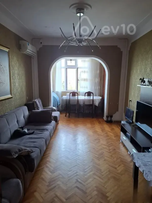 Satılır 2 otaqlı köhnə tikili 66 m²