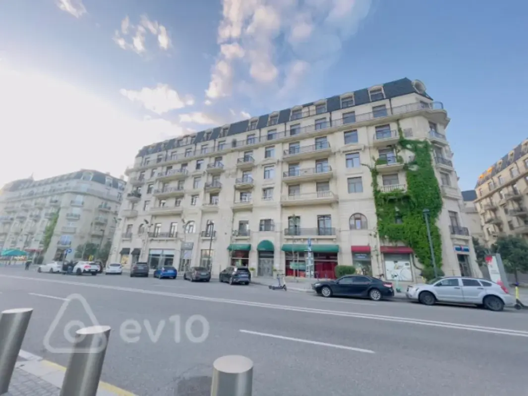 Satılır 5 otaqlı yeni tikili 228 m²