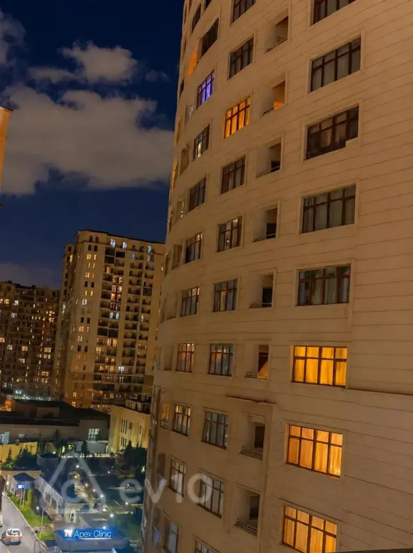 Satılır 3 otaqlı yeni tikili 150 m²