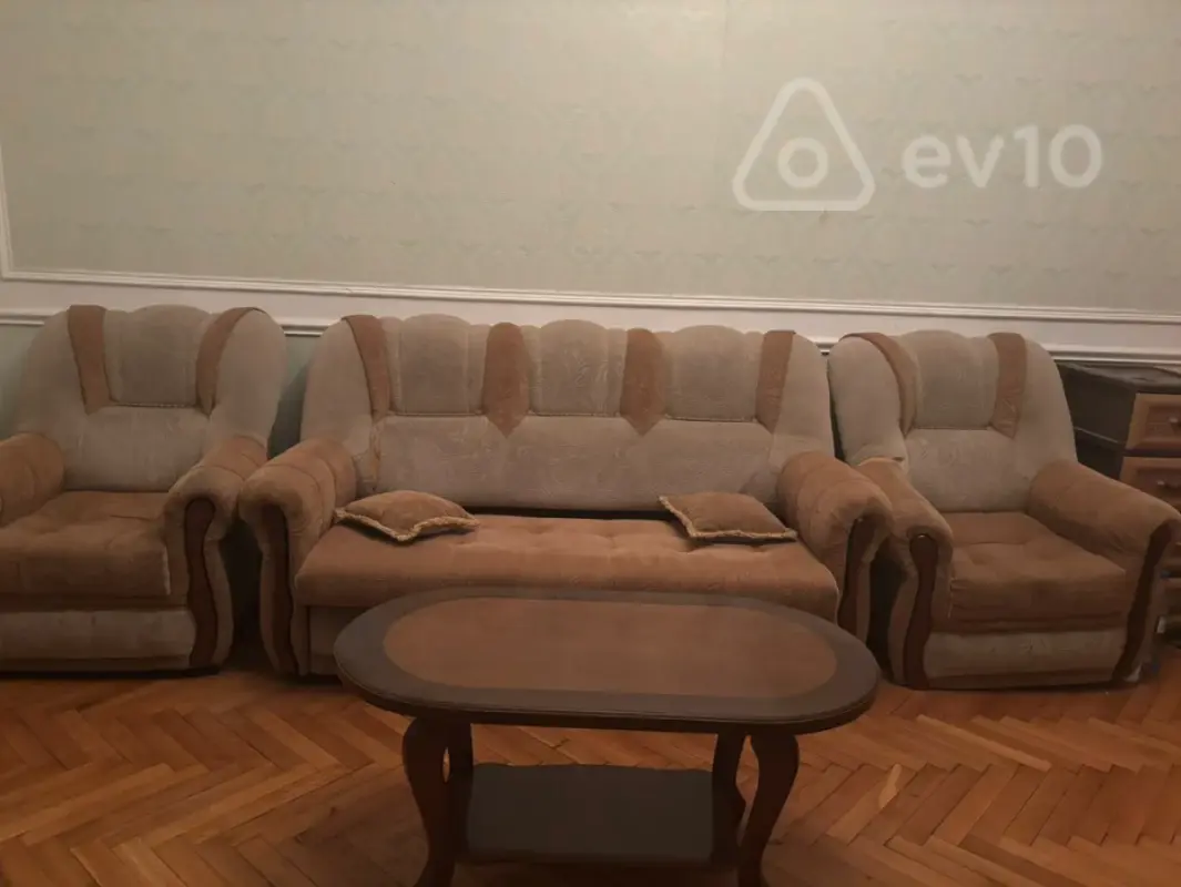 Kirayə verilir 2 otaqlı köhnə tikili 60 m²
